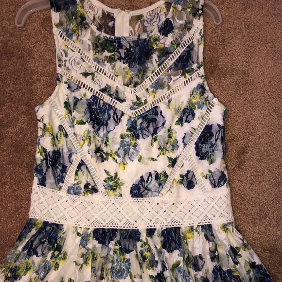 Flowery Dress - Picture 3 of 4